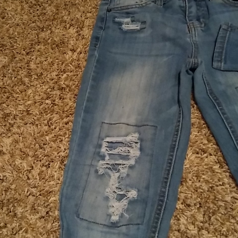 Distressed jeans - Picture 2 of 3